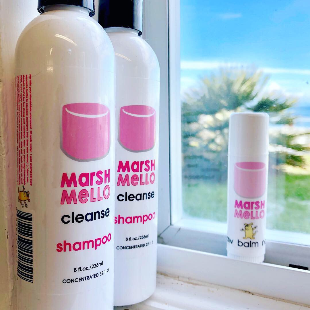 Silicone free shampoo.  Plant-based shampoo for dogs.  Concentrated professional formula for dogbaths.  Bathe at home. Soft fluffy fur - with Babassu oil, natural Shea butter and tons of Keratin for Natural shine.